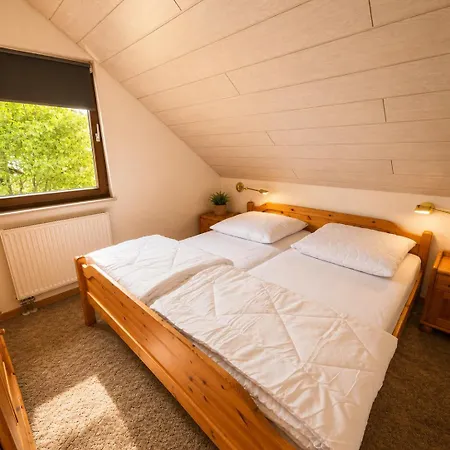 Nr 20, Dorf 4 Am Seepark Von Kirchheim (Hessen)